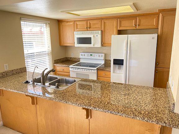 4th image of 4222 Menlo Ave Unit 8
