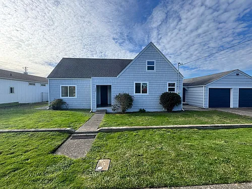 127 NE Benton St Photo 1