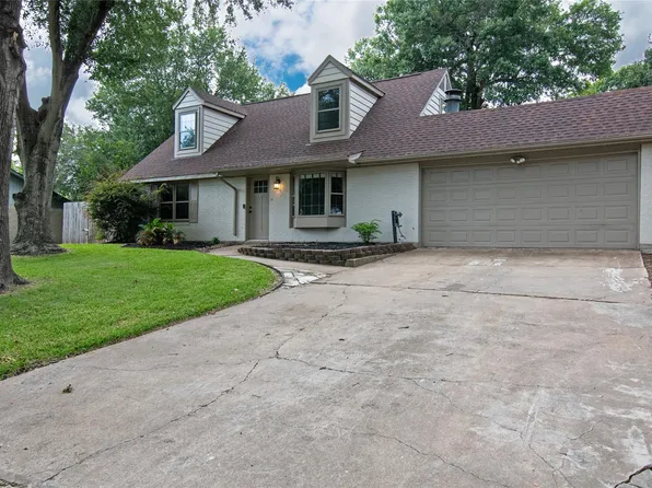 2410 Valley Dr, Brenham, TX 77833