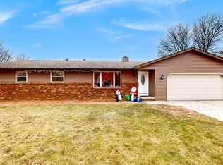 543 Masters Ln, Green Bay, WI 54311