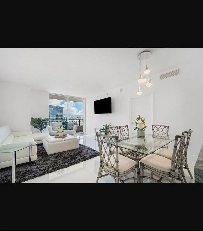 2 bed, 2.0 bath, 1226 sqft, $4,750 — Photo 2