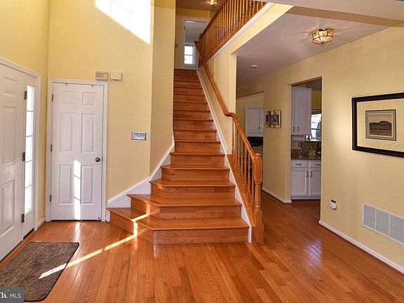 2nd image of 1009 Wheatfield Dr