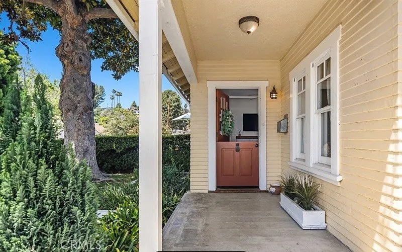 2 bed, 1.5 bath, 1220 sqft, $4,500 — Photo 3