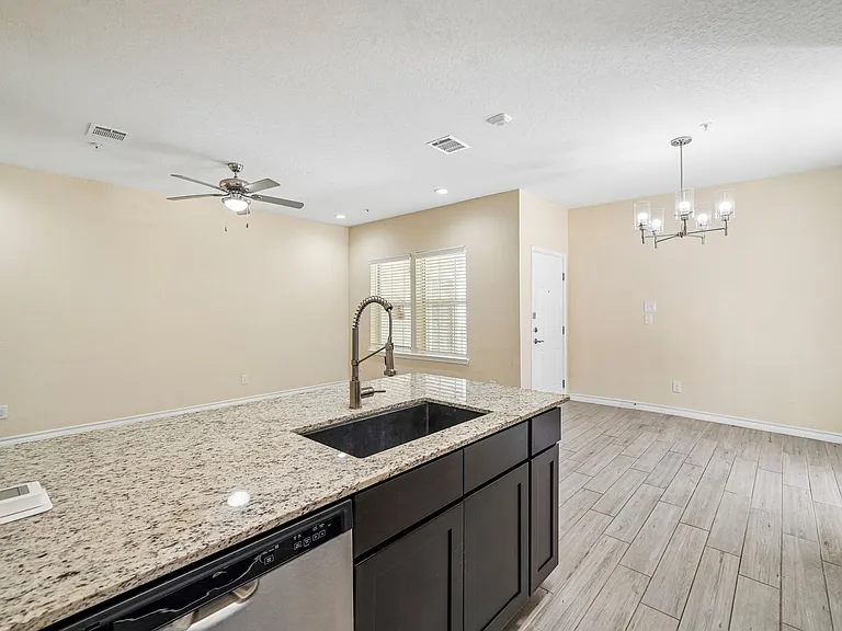 La Marquesa Apartments — Photo 60