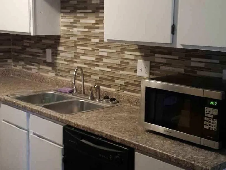 414 Stratford Dr — Photo 1
