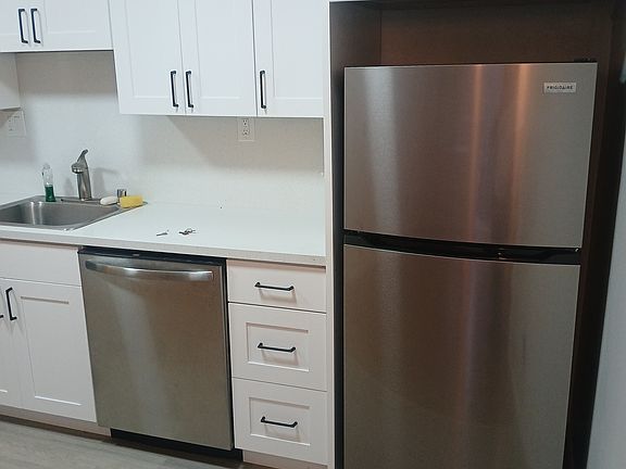 2nd image of 2401 Ward St APT D