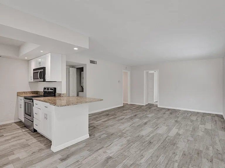 115 SW 1st Ave #1 — Photo 6