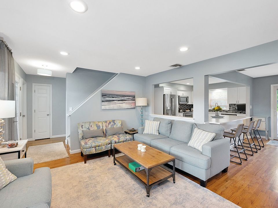 1129 Ruth Pl Bellmore, NY, 11710 Apartments for Rent Zillow