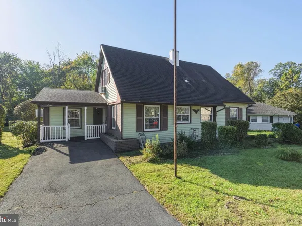 8 Sedgwick Ln, Willingboro, NJ 08046