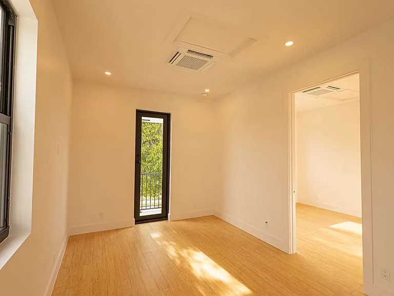 733 Fernwood Dr #2 — Photo 9