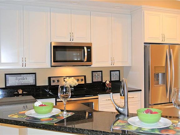 4th image of 18173 Sandy Pointe Dr