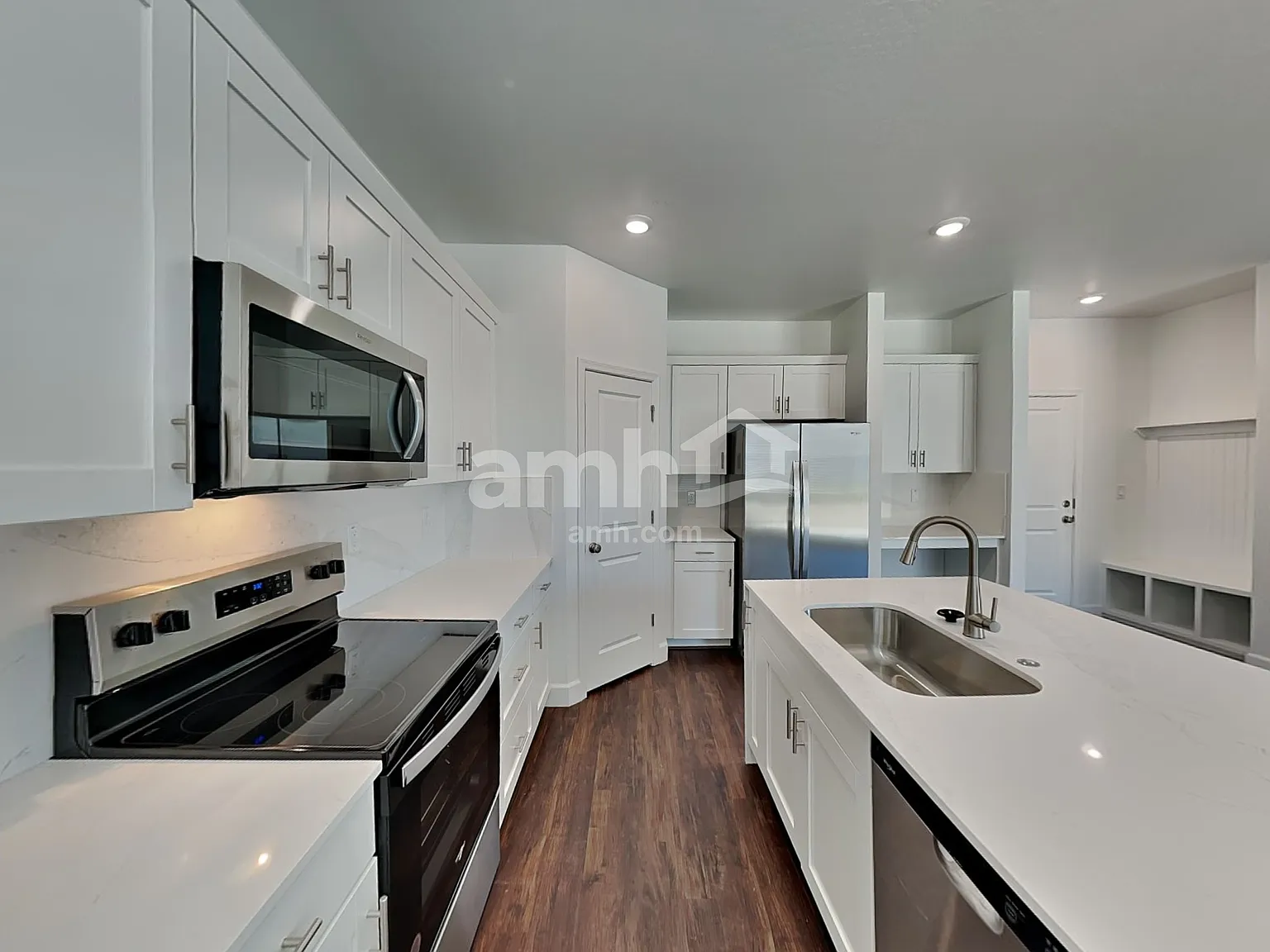 4 bed, 2.5 bath, 2013 sqft, $2,290 — Photo 3
