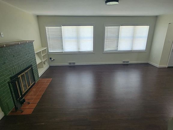 3rd image of 902 E Normal St
