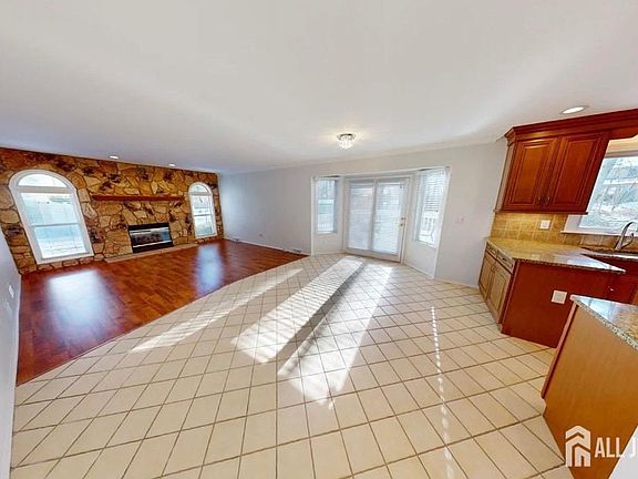 5th image of 9 Black Oak Ln