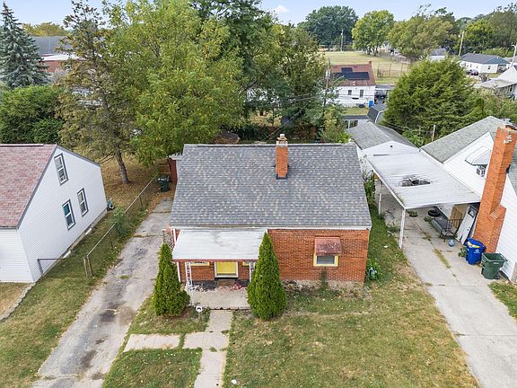 4th image of 717 S Highland Ave