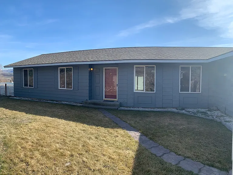 504 Ash St N — Photo 12