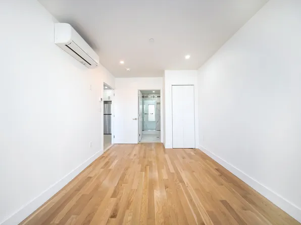 165-20 Sanford Avenue image 31 of 50