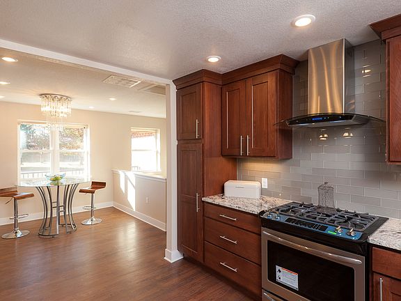 5th image of 2610 Krameria St