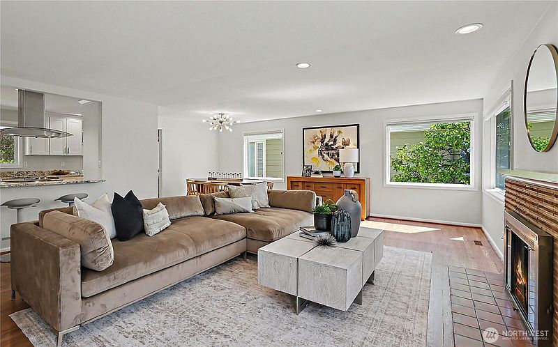 2nd image of 7333 46th Avenue NE
