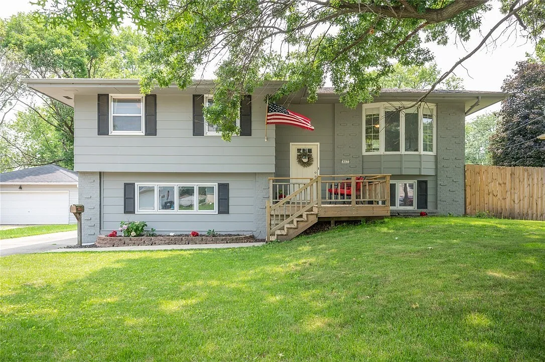 5 bed, 2.5 bath, 2000 sqft, $2,199 — Photo 1