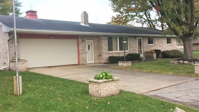 537 Venetian Ct photo 1