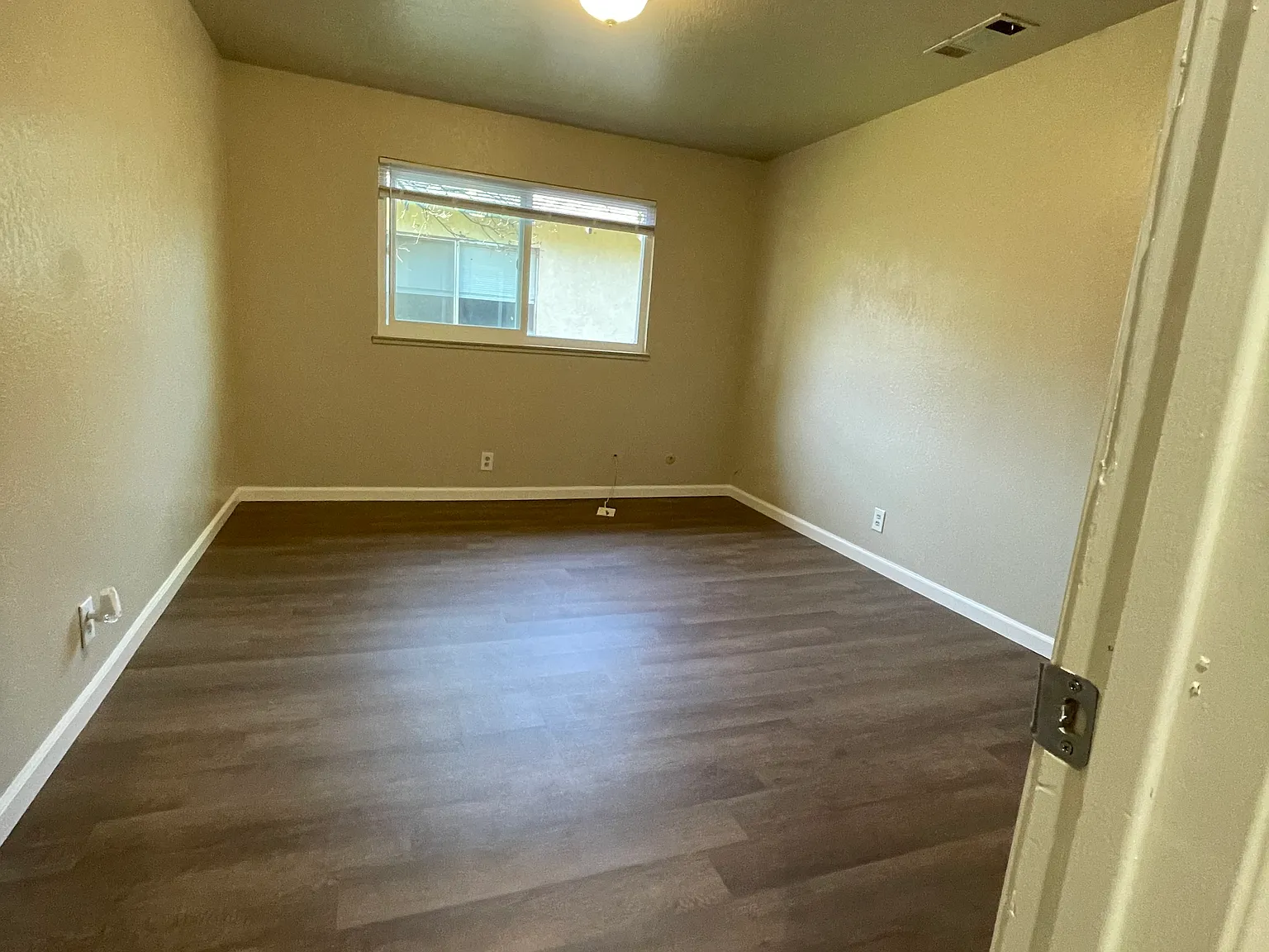 2 bed, 900 sqft, $1,925 — Photo 2
