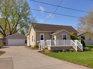 104 4th St SW, Altoona, IA 50009