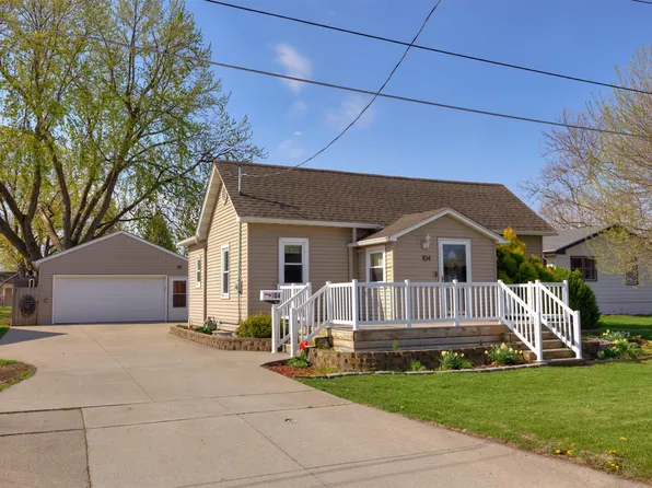 104 4th St SW, Altoona, IA 50009
