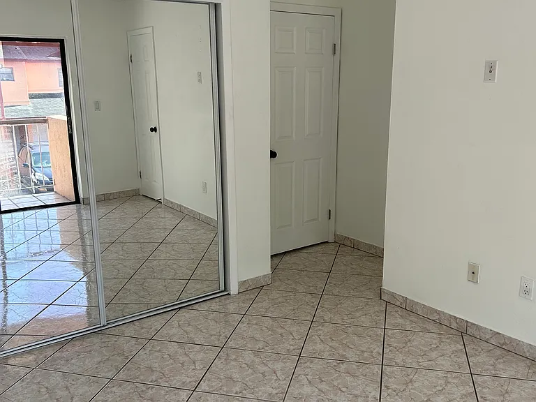 2201 W 53rd Pl — Photo 20