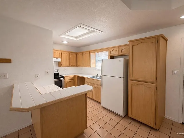 607 Gastel Cir #F — Photo 5