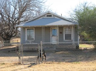 711 E Jefferson Ave, Iowa Park, TX 76367