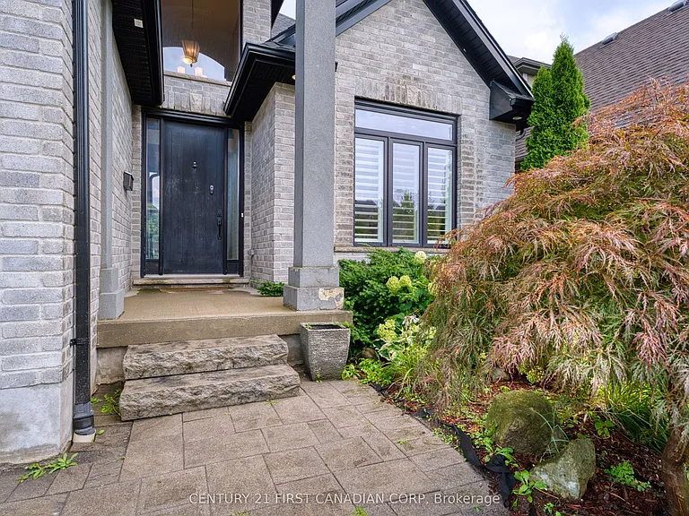 1018 Medway Park Dr — Photo 3