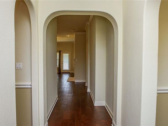 3rd image of 204 Kilkenny Ct