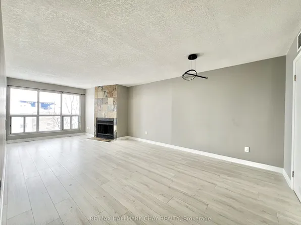 126 Bell Farm Rd #414, Barrie, ON L4M 6J3