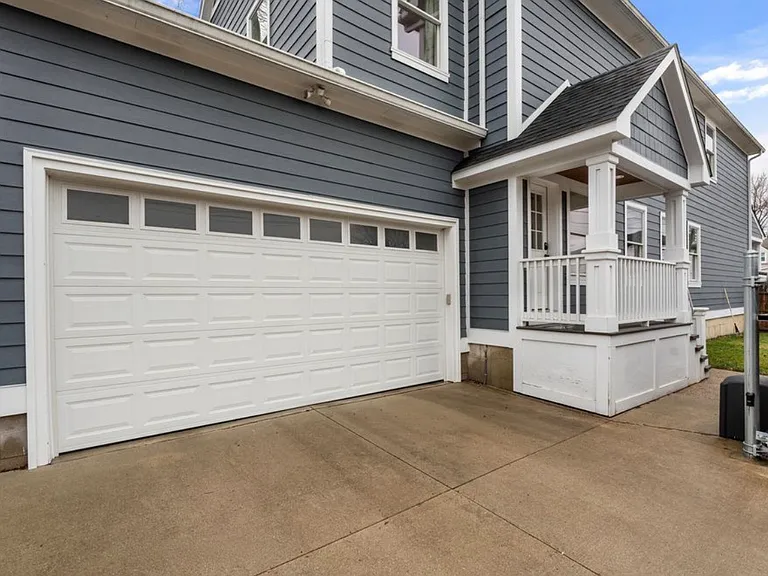 819 Irving Ave — Photo 27