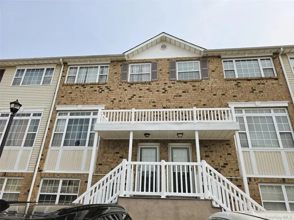 142 Mermaid Lane #284, Bronx, NY 10473