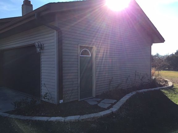 3rd image of 401 W Belaire Ct