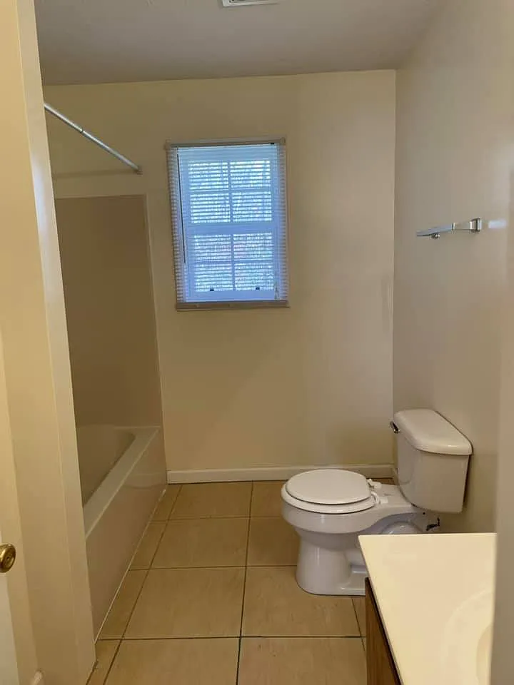 2 bed, 1000 sqft, $975 — Photo 4