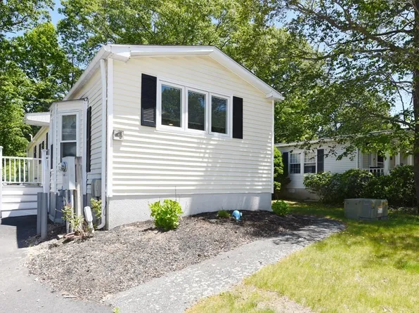 4 Baywood St, Rockland, MA 02370