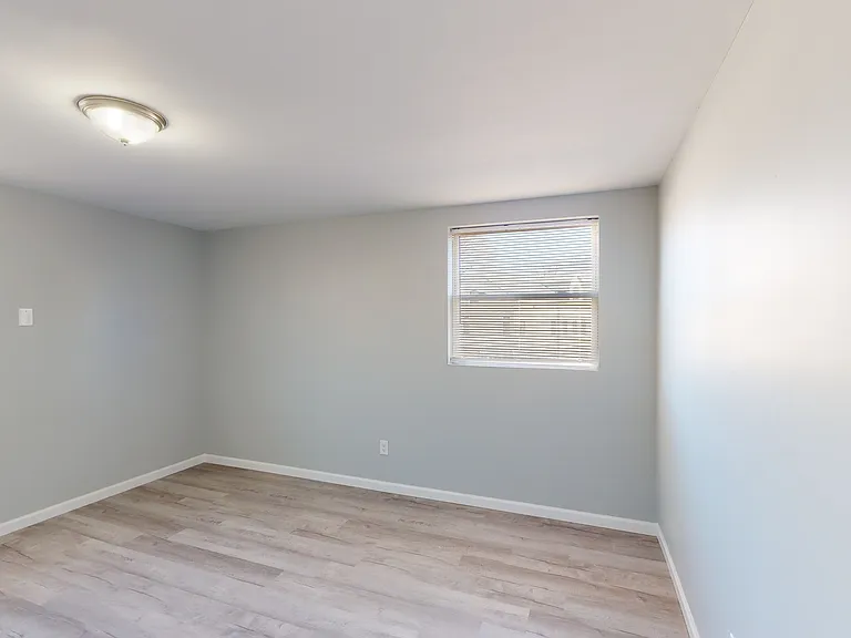 910 Gateway Blvd — Photo 20