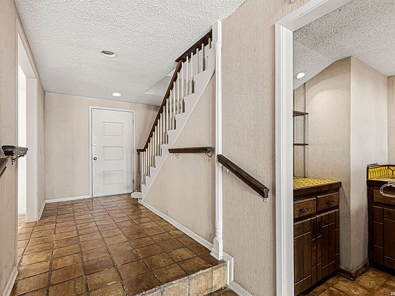 3rd image of 8807 Carriage Drive