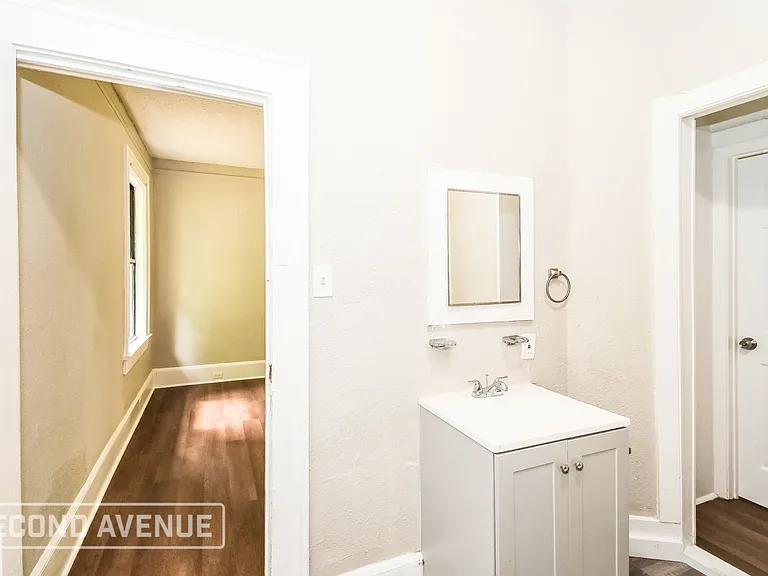 204 W 23rd St — Photo 11