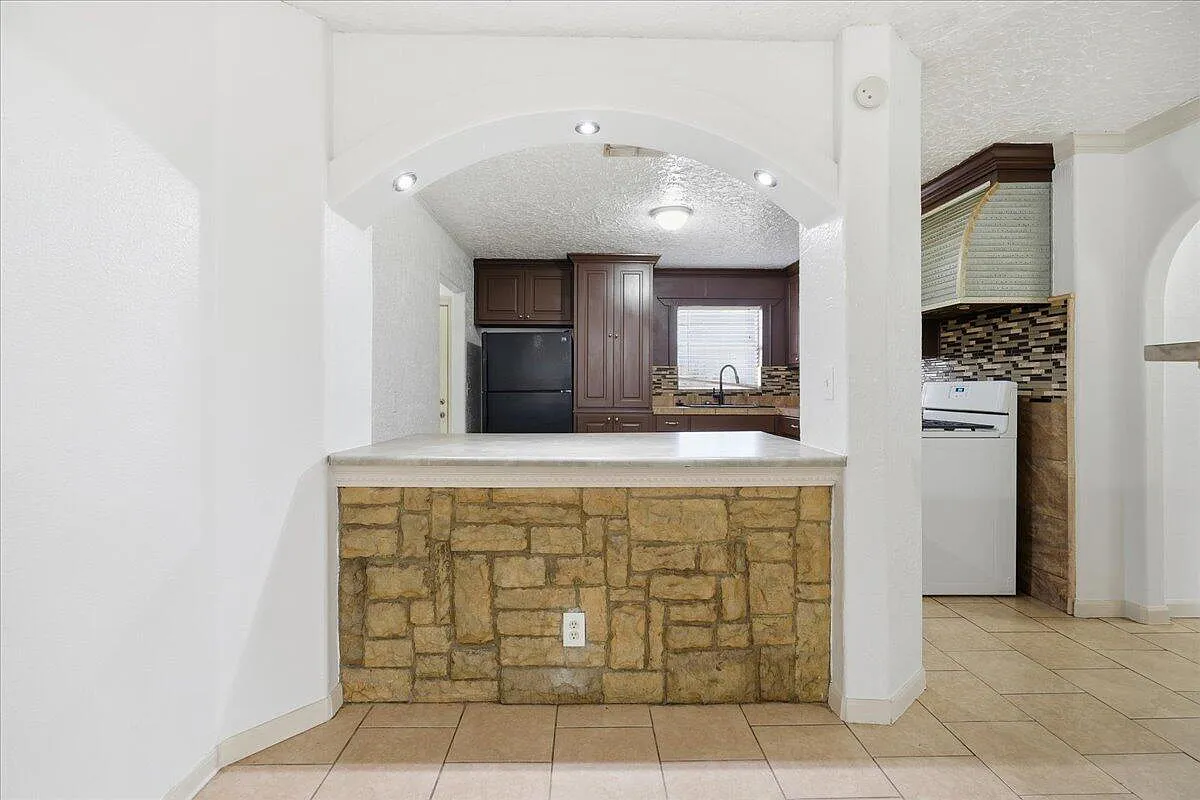 3 bed, 2.0 bath, 1176 sqft, $1,500 — Photo 4