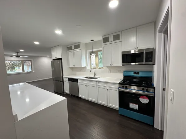 2033 Linden Ave #2R, Park Ridge, IL 60068