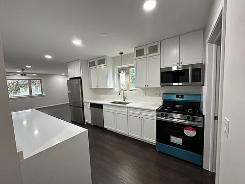 2033 Linden Ave #2R Photo 1