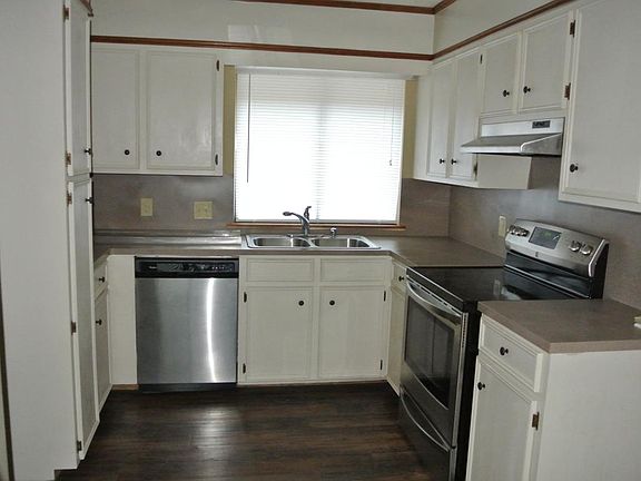 5th image of 127 Cabana Dr