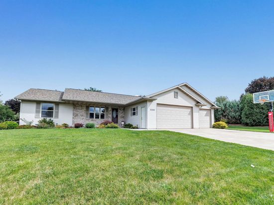 2326 Olde Country Cir, Kaukauna, WI 54130