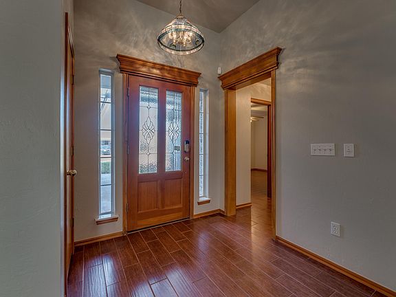 4th image of 1004 SW 127th Pl