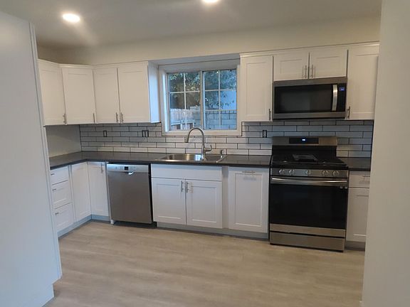 Kitchen, additional view