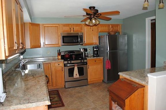 4th image of 6 Hoffman Dr